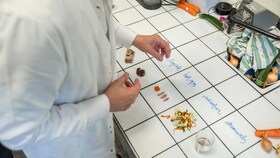 Herve savā laboratorijā