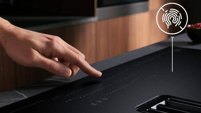 ar pirkstu pieskarieties plīts iestatījumiem.