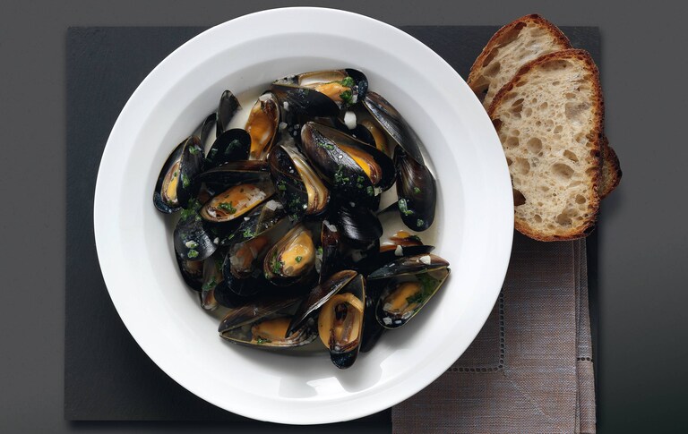 Moules Marinières (moluski baltvīna mērcē)